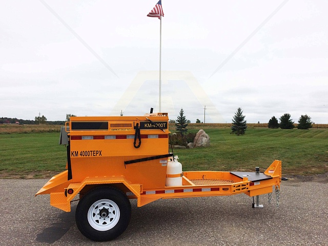 Термос-бункер рециклер на прицепе КМ 4000ТН для горячего асфальта